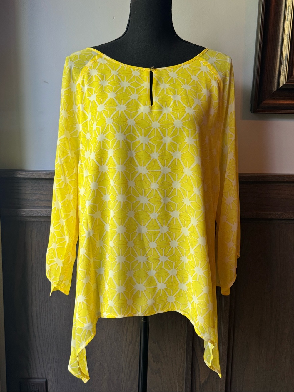 Chaus Yellow and White Floral-Print Tunic Top large Euc